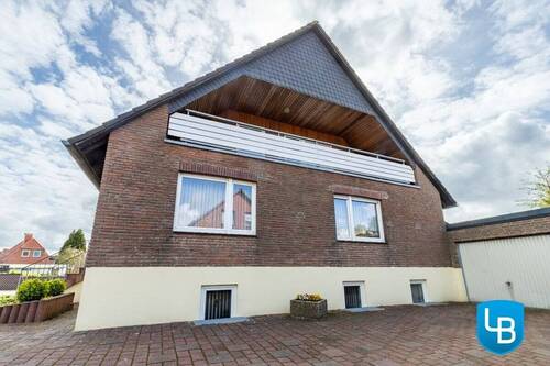 Hausseite mit Loggia - 