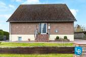 Podest Treppe vor Haupteingang - 6 Zimmer Einfamilienhaus zum Kaufen in Bosau / Hassendorf