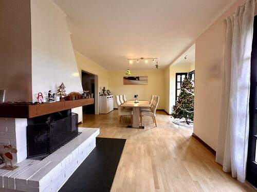 Wohn- und Essbereich mit Kaminofen - 