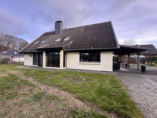 Imposante Frontansicht - 4 Zimmer Einfamilienhaus in Ahrensbök