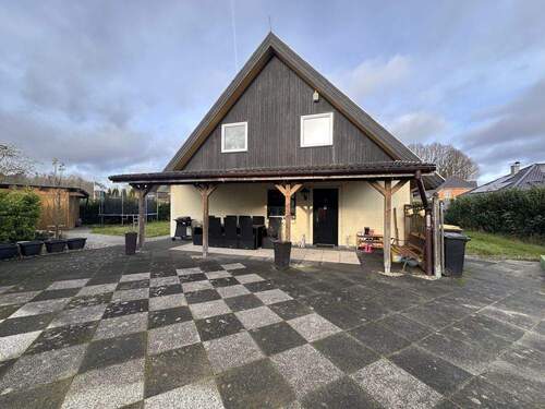 Überdachte Terrasse für gemütliche Stunden - 