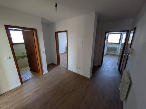 geräumiger Flur - 2 Zimmer Etagenwohnung in Nürnberg