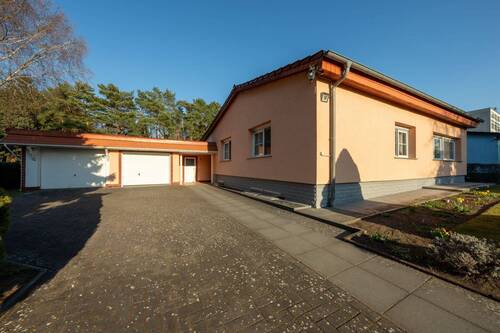 Doppelgaragen - 6 Zimmer Einfamilienhaus zum Kaufen in Wandlitz