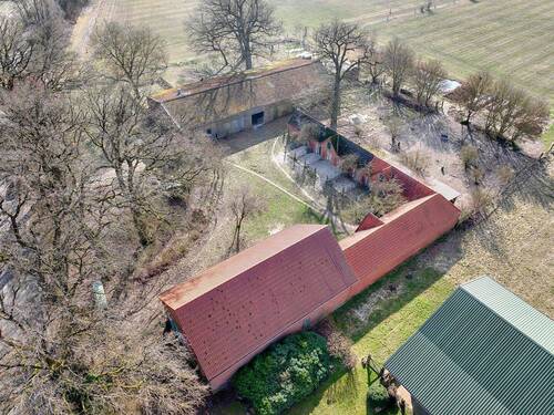 Luftbild - 3 Zimmer Mehrfamilienhaus, Wohnhaus zum Kaufen in Waddeweitz