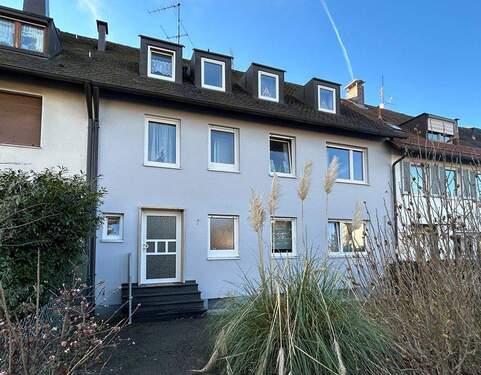 Bild 2 - 9 Zimmer Reihenmittelhaus zum Kaufen in Nürnberg