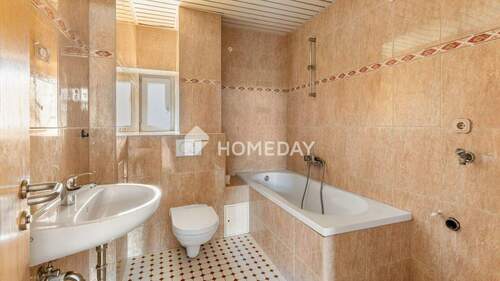 Badezimmer 1 - Etagenwohnung mit 72,80 m&sup2; in Ludwigshafen zum Kaufen