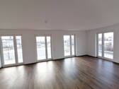 Wohnzimmer mit viel Licht - Etagenwohnung mit 112,90 m&sup2; in Bad Kissingen zur Miete