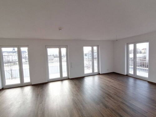 Wohnzimmer mit viel Licht - Etagenwohnung mit 112,90 m&sup2; in Bad Kissingen zur Miete