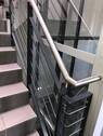 Treppenhaus mit Fahrstuhl - 