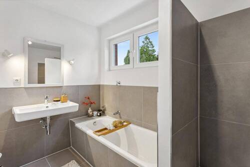 Bad - 4 Zimmer Etagenwohnung zum Kaufen in Bannewitz