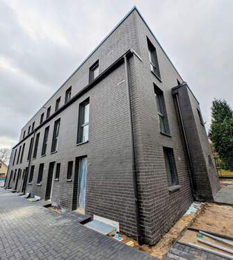 Blick auf das Objekt - ERSTBEZUG! Modernes 5-Zimmer-Reihenhaus mit Außen- sowie Dachterrasse in ruhiger Wohnlage von Hamburg-Jenfeld
