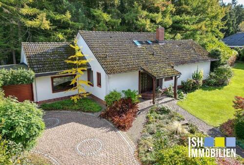Außenansicht - Stade-Haddorf, geräumiges Wohnhaus mit Traumgrundstück am Waldrand