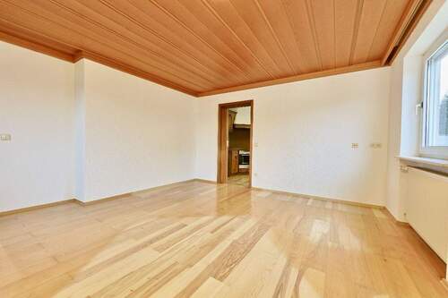 Esszimmer - Frisch renovierte 3,5-Zimmer-Wohnung mit Balkon in ErbachErsingen