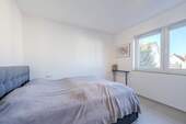 Schlafzimmer mit ausreichend Platz - 