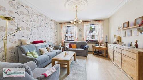 Wohnzimmer - PERL: GEPFLEGTES WOHNHAUS 4 SCHLAFZIMMER 2 BÄDER GARTEN UND GARAGE