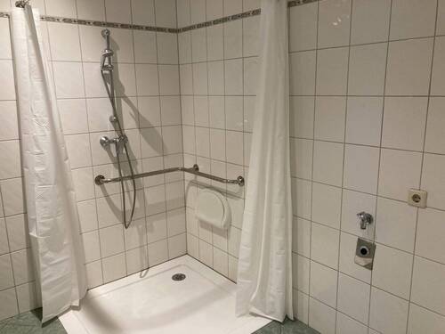 Bad mit ebenerdiger Dusche - 