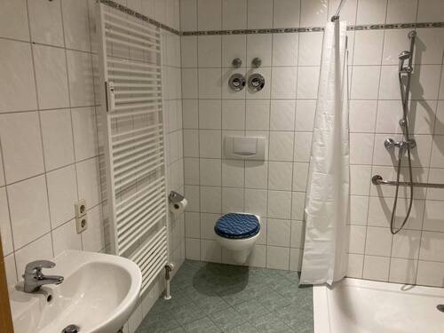 Bad mit Handtuchtrockner - 