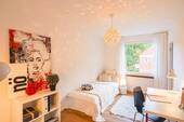 Schlafzimmer mit Balkon - Etagenwohnung mit 65,00 m&sup2; in Wiesbaden zum Kaufen