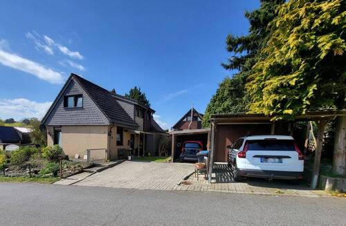 1. Hausansichten (2) - 3 Zimmer Doppelhaushälfte zum Kaufen in Moringen