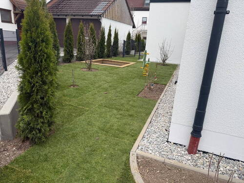 Außenanlage - Etagenwohnung mit 94,00 m&sup2; in Germering zur Miete