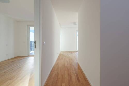 Blick in Flur und Schlafzimmer - 