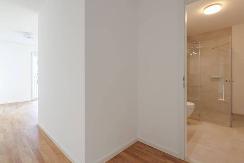 Blick in Bad aus Flur - 