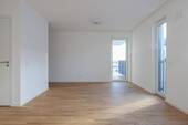 Wohnzimmer Blick Balkon - 2 Zimmer Etagenwohnung in Berlin