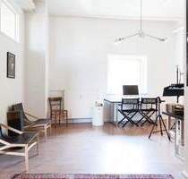 Büroraum und Desks in hellem und modernen DESIGNSTUDIO - All-in-Miete - Berlin Kreuzberg