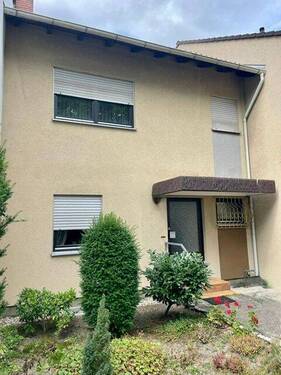 Fassade.jpg - 6 Zimmer Reihenmittelhaus in Mutterstadt