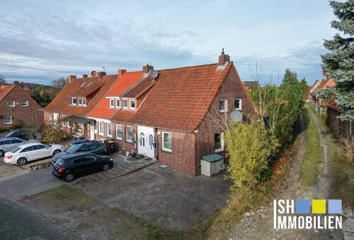 Straßenansicht - Modernisiertes Reihenendhaus in Stade