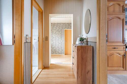 Flur - 6 Zimmer Einfamilienhaus in Westoverledingen