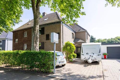 Gebäudeansicht - 5 Zimmer Doppelhaushälfte zum Kaufen in Duisburg