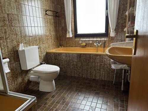Bad Dusche, Badewanne, Fenster - 