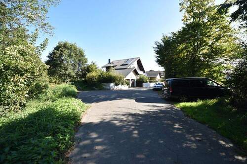 Haus in Feldrandlage - 