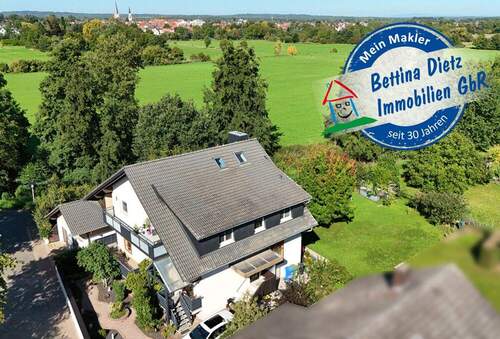 Luftbild - DIETZ: Eindrucksvolles 2-Familienhaus-Anwesen in attraktiven Wohnlage von Klein-Zimmern!