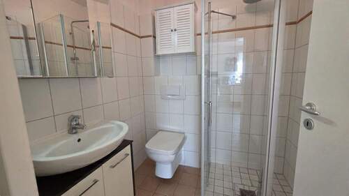 Badezimmer, digital aufgeräumt (KI) - 