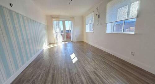 digital entmöbliert (KI) - 