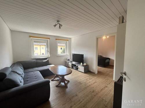 Wohnzimmer - Clever wohnen, statt teuer kaufen! Charmante 3 Zimmer-Wohnung im Erbbaurecht in Zuffenhausen (Rot)