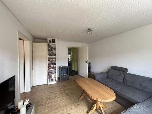 Wohnzimmer 2 - 3 Zimmer Etagenwohnung zum Kaufen in Stuttgart