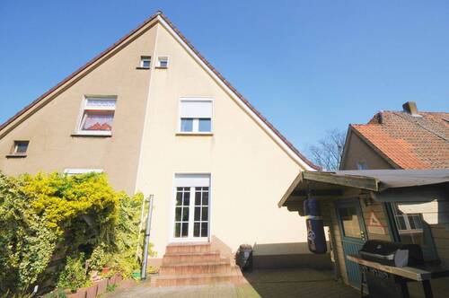Hof u. Gartenteilansicht - 3 Zimmer Doppelhaushälfte zum Kaufen in Gelsenkirchen