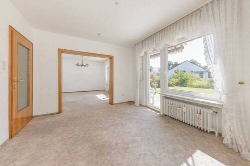 EG: Wohn- Essbereich mit Gartenzugang - 