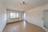 helles Wohnzimmer - Etagenwohnung mit 51,00 m² in Stuttgart zum Kaufen