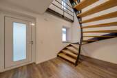 Treppenhaus / Hauseingang - 