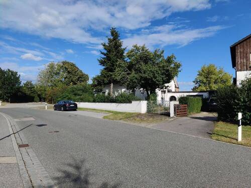 Garagen-Zufahrt - 6 Zimmer Einfamilienhaus in Hemau