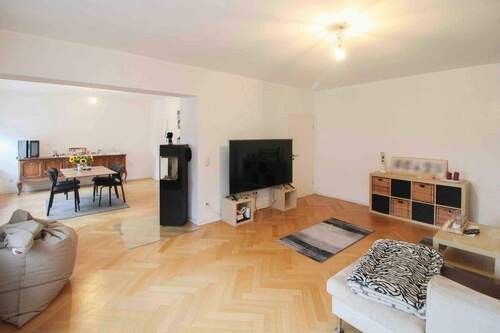 Wohnzimmer mit Kamin im OG - 