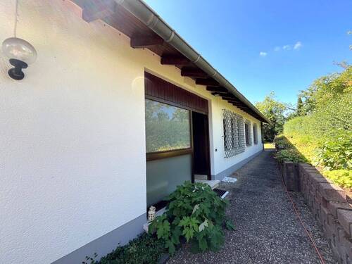 Eingang - Einfamilienhaus mit 131,00 m&sup2; in Dillenburg zum Kaufen