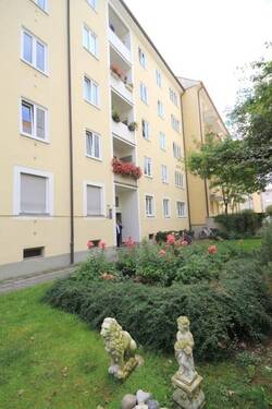 Gebäude Innenhof - Familienfreundliche - sehr gut geschnittene 4 Zi.-Whg. in Neuhausen