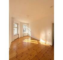 Klassischer Berliner Altbau: 57 m²- 2 Zimmer mit Dielen und hohen Decken im modernisierten Objekt