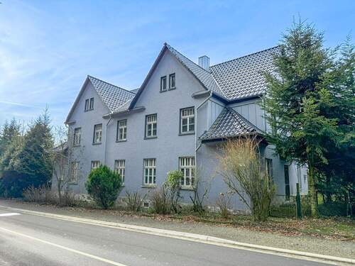 Frontansicht - Großes Anwesen mit ca. 650 m², neues Dach - 3 Familienhaus - 20 Min. Hennef