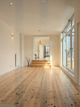 Wohnzimmer in die Wohnung - BÖTZOWVIERTEL - DACHGESCHOSSWOHNUNG SÜDLAGE MIT FAHRSTUHL & DACHTERRASSE, GÄSTEBAD Prov.frei